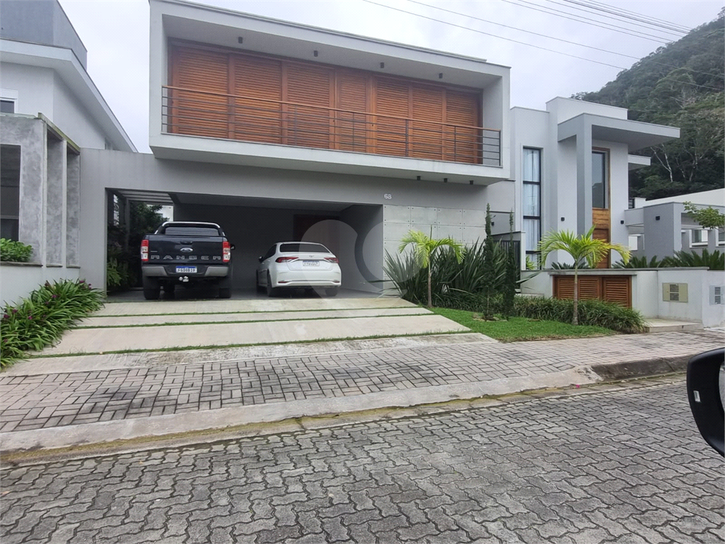 Casa 4 quartos em Caraguatatuba