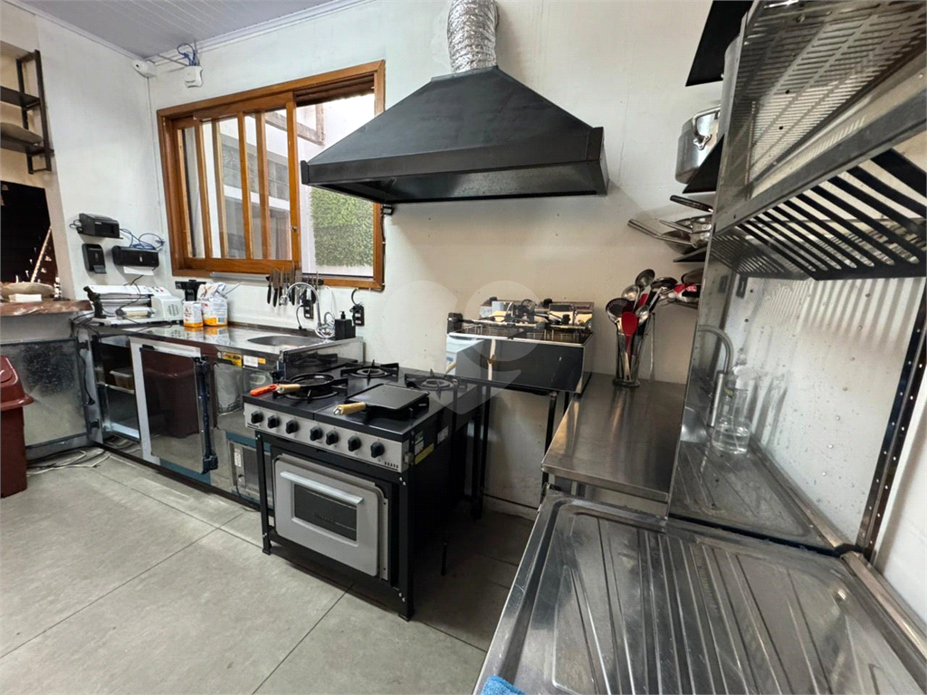 Um espaço deslumbrante na Barra Funda, para bares, restaurantes e até mesmo uma morada com estilo de loft americano no 3 andar. 