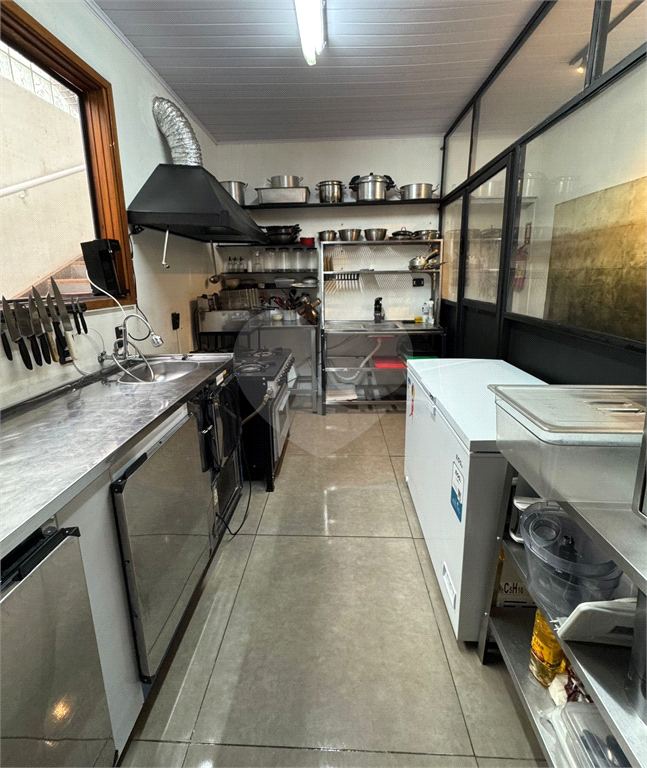 Um espaço deslumbrante na Barra Funda, para bares, restaurantes e até mesmo uma morada com estilo de loft americano no 3 andar. 