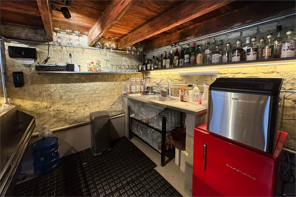 Um espaço deslumbrante na Barra Funda, para bares, restaurantes e até mesmo uma morada com estilo de loft americano no 3 andar. 