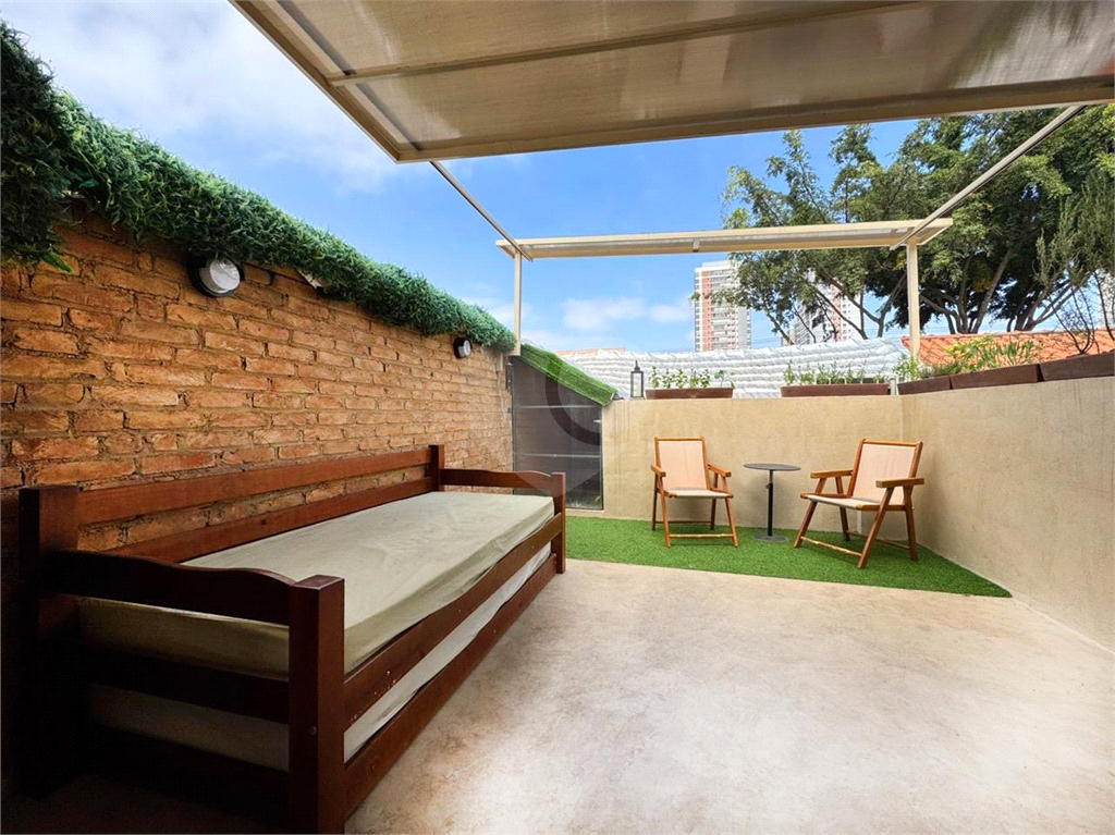 Um espaço deslumbrante na Barra Funda, para bares, restaurantes e até mesmo uma morada com estilo de loft americano no 3 andar. 