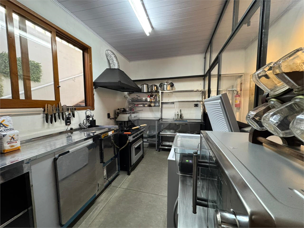 Um espaço deslumbrante na Barra Funda, para bares, restaurantes e até mesmo uma morada com estilo de loft americano no 3 andar. 