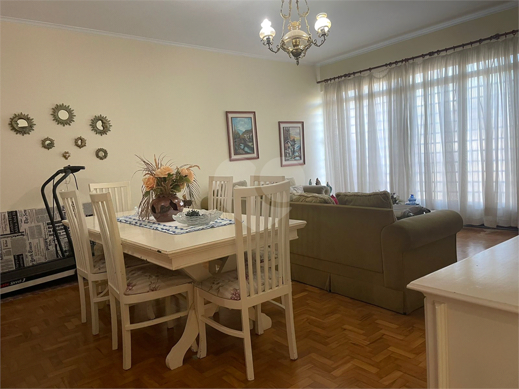 Casa à venda com 3 quartos, 210m² - Foto 2