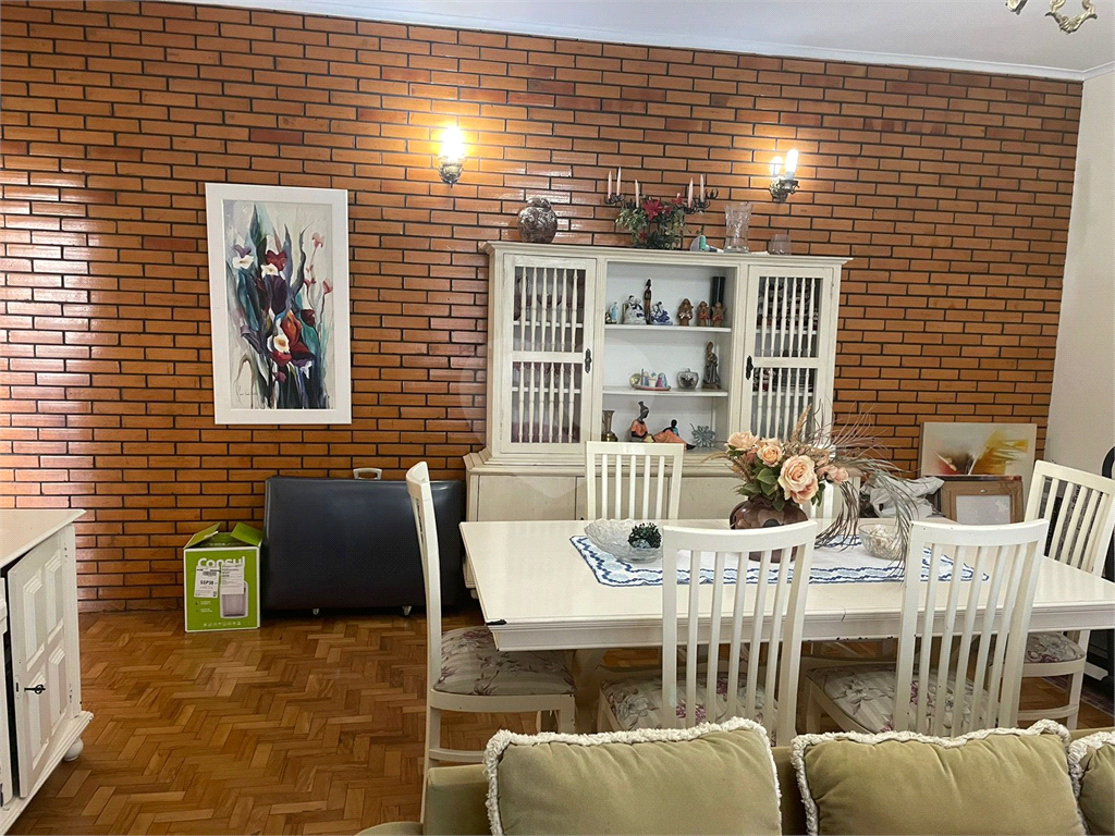 Casa à venda com 3 quartos, 210m² - Foto 1