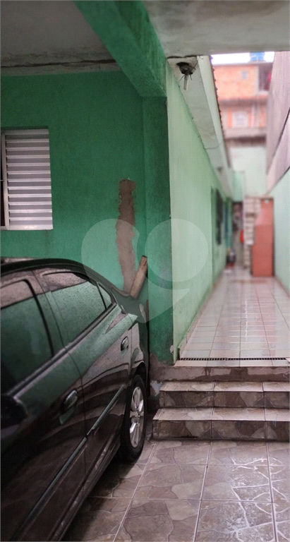 Casa térrea com 02 dormitórios, sala ampla, dormitórios e cozinha com armários embutidos