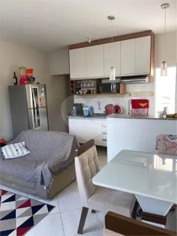 Casa à venda com 2 quartos, 65m² - Foto 1