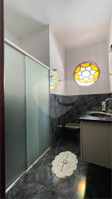 Casa bem ampla, com 04 dormitórios, 02 suítes, 5 banheiros, cozinha com armários planejados