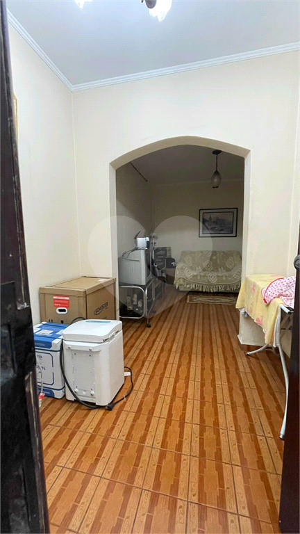 Casa bem ampla, com 04 dormitórios, 02 suítes, 5 banheiros, cozinha com armários planejados
