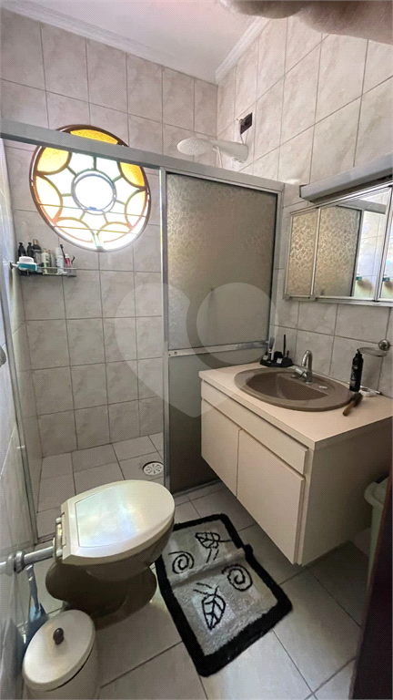 Casa bem ampla, com 04 dormitórios, 02 suítes, 5 banheiros, cozinha com armários planejados