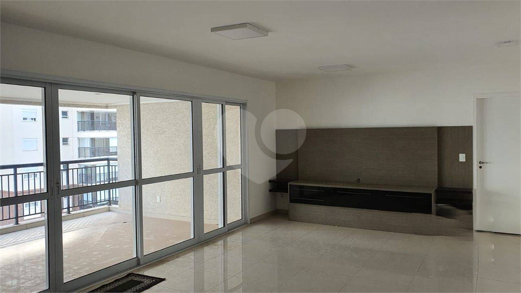 Apartamento para alugar com 3 quartos, 163m² - Foto 2