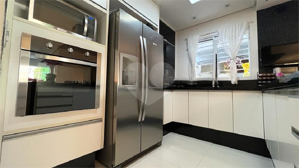 Sobrado Jardim Santa Inês - 2 Dormitórios e 2 Vagas