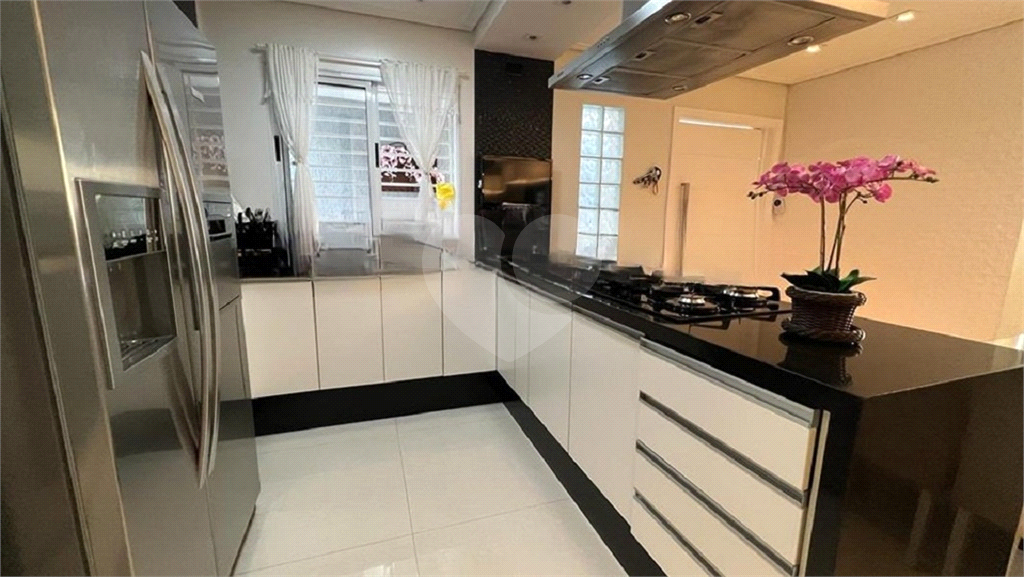 Sobrado Jardim Santa Inês - 2 Dormitórios e 2 Vagas