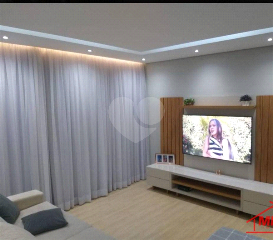 Casa à venda com 3 quartos, 200m² - Foto 1