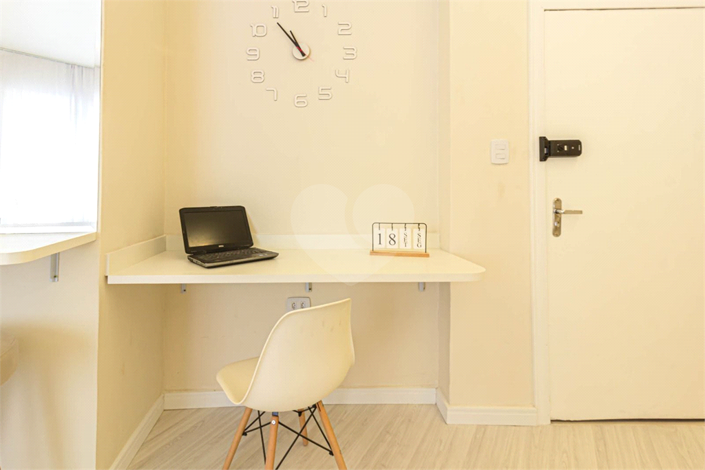 APARTAMENTO em CENTRO