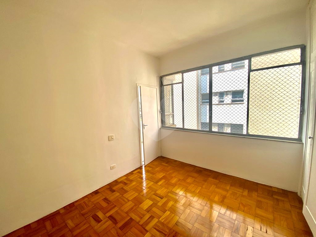APARTAMENTO em JARDIM PAULISTA