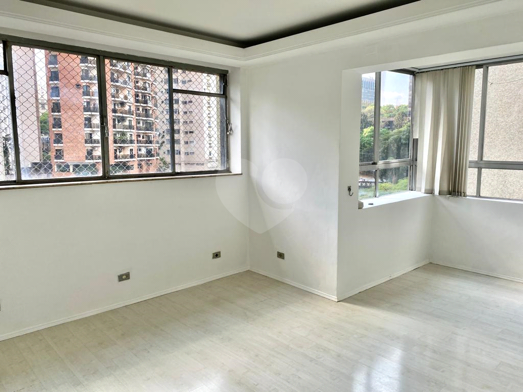 APARTAMENTO em JARDIM PAULISTA