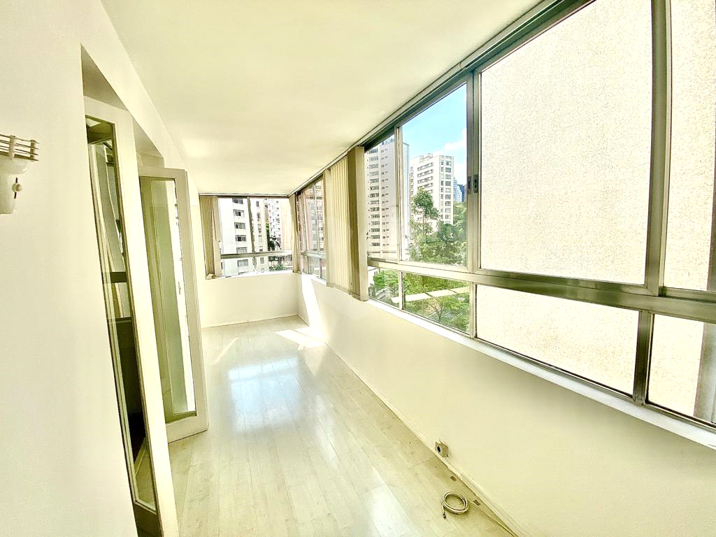 APARTAMENTO em JARDIM PAULISTA