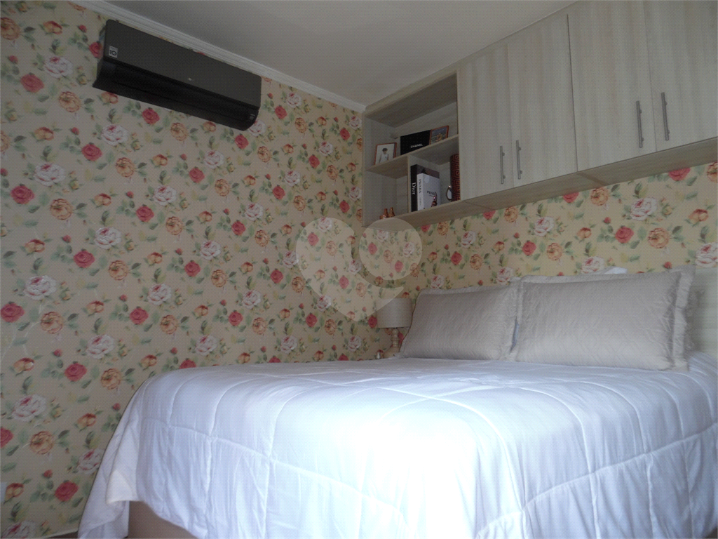 VENDE CASA DE 4 QUARTOS COM 2 SUÍTES, LAREIRA, 3 VAGAS DE GARAGEM NA VILA GUILHERME