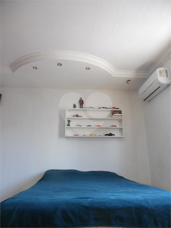 VENDE CASA DE 4 QUARTOS COM 2 SUÍTES, LAREIRA, 3 VAGAS DE GARAGEM NA VILA GUILHERME