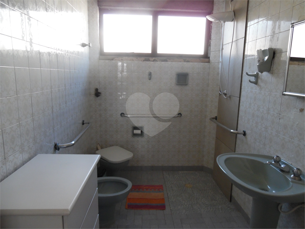 VENDE CASA DE 4 QUARTOS COM 2 SUÍTES, LAREIRA, 3 VAGAS DE GARAGEM NA VILA GUILHERME