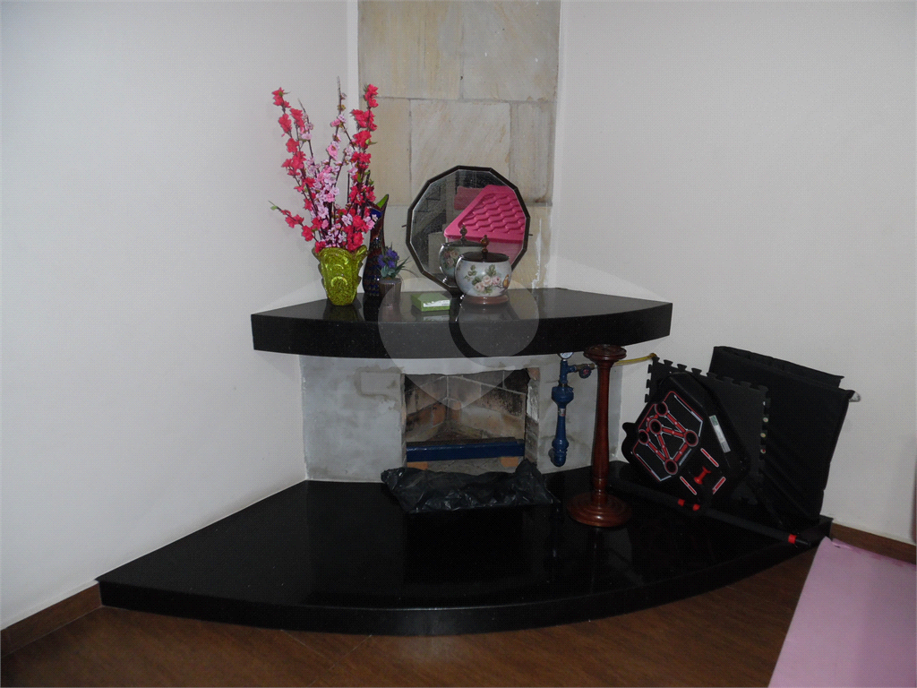 VENDE CASA DE 4 QUARTOS COM 2 SUÍTES, LAREIRA, 3 VAGAS DE GARAGEM NA VILA GUILHERME