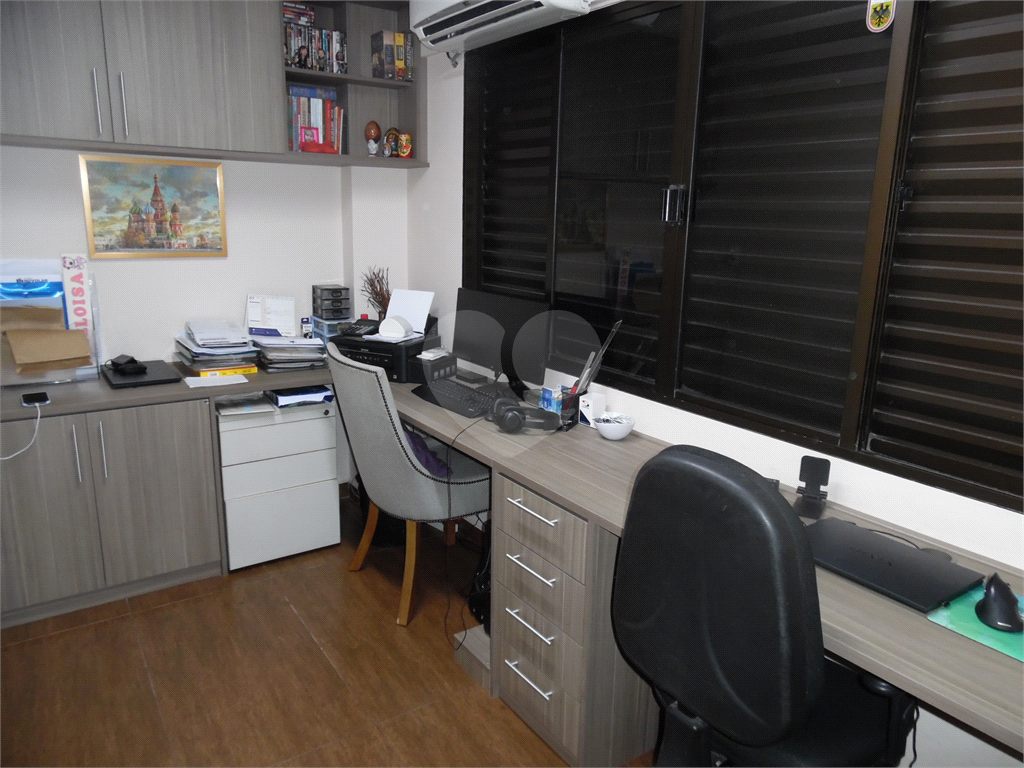 VENDE CASA DE 4 QUARTOS COM 2 SUÍTES, LAREIRA, 3 VAGAS DE GARAGEM NA VILA GUILHERME