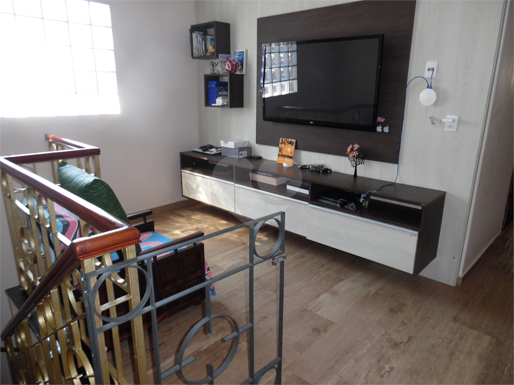 VENDE CASA DE 4 QUARTOS COM 2 SUÍTES, LAREIRA, 3 VAGAS DE GARAGEM NA VILA GUILHERME