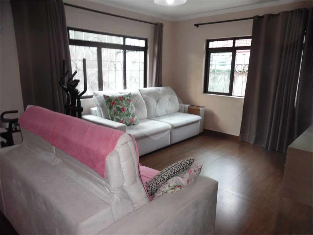 VENDE CASA DE 4 QUARTOS COM 2 SUÍTES, LAREIRA, 3 VAGAS DE GARAGEM NA VILA GUILHERME