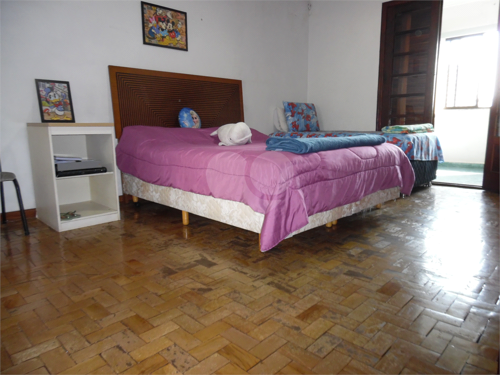 VENDE CASA DE 4 QUARTOS COM 2 SUÍTES, LAREIRA, 3 VAGAS DE GARAGEM NA VILA GUILHERME