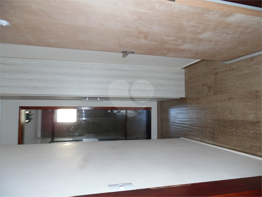 VENDE CASA DE 4 QUARTOS COM 2 SUÍTES, LAREIRA, 3 VAGAS DE GARAGEM NA VILA GUILHERME