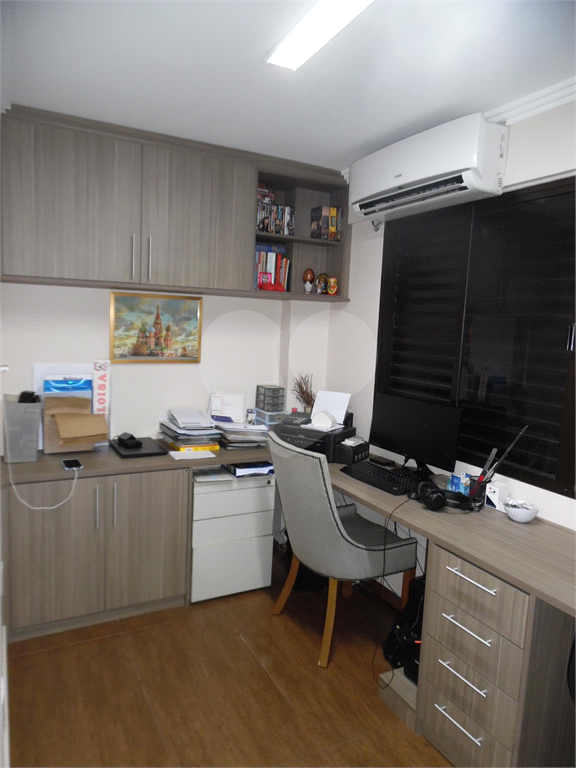 VENDE CASA DE 4 QUARTOS COM 2 SUÍTES, LAREIRA, 3 VAGAS DE GARAGEM NA VILA GUILHERME