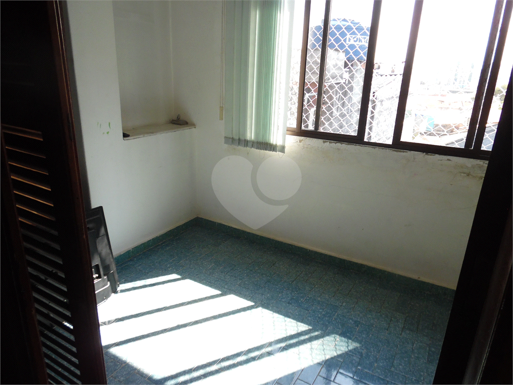 VENDE CASA DE 4 QUARTOS COM 2 SUÍTES, LAREIRA, 3 VAGAS DE GARAGEM NA VILA GUILHERME