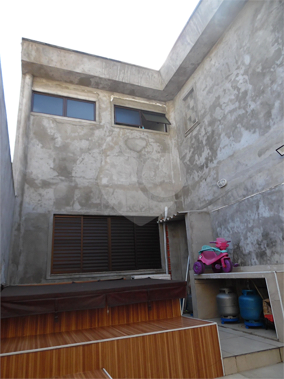 VENDE CASA DE 4 QUARTOS COM 2 SUÍTES, LAREIRA, 3 VAGAS DE GARAGEM NA VILA GUILHERME