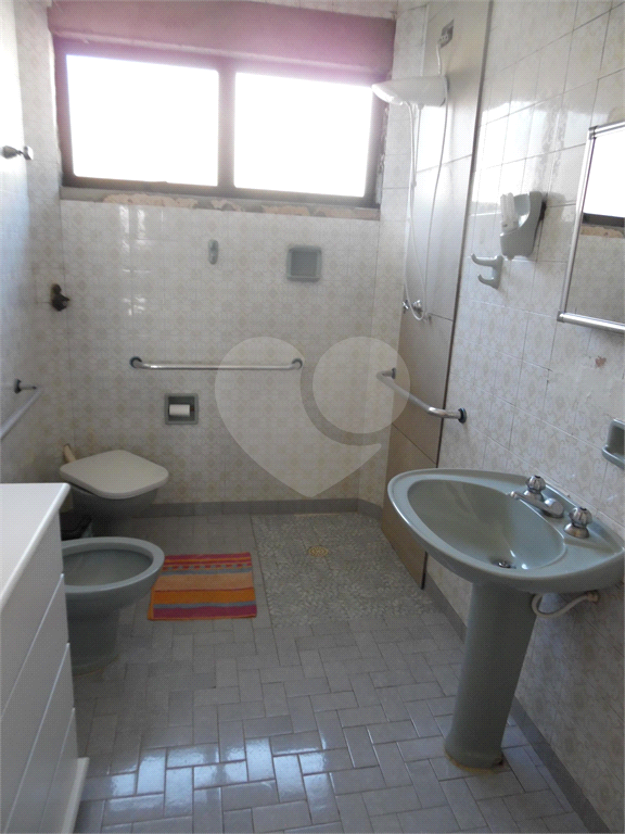 VENDE CASA DE 4 QUARTOS COM 2 SUÍTES, LAREIRA, 3 VAGAS DE GARAGEM NA VILA GUILHERME