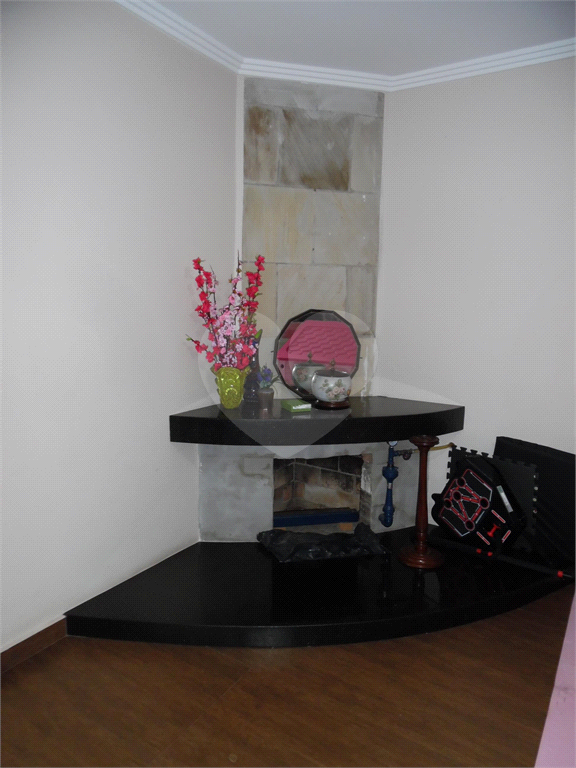 VENDE CASA DE 4 QUARTOS COM 2 SUÍTES, LAREIRA, 3 VAGAS DE GARAGEM NA VILA GUILHERME