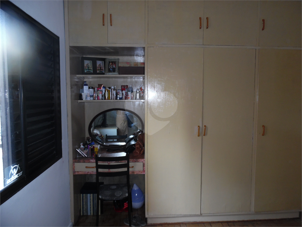VENDE CASA DE 4 QUARTOS COM 2 SUÍTES, LAREIRA, 3 VAGAS DE GARAGEM NA VILA GUILHERME