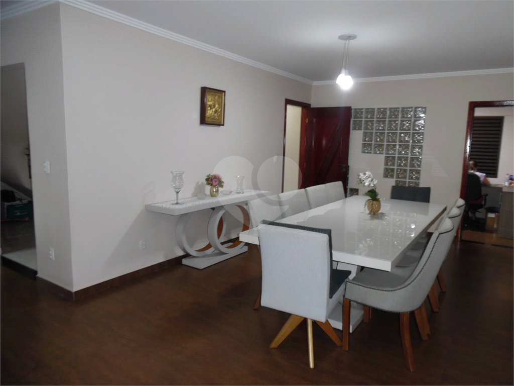 VENDE CASA DE 4 QUARTOS COM 2 SUÍTES, LAREIRA, 3 VAGAS DE GARAGEM NA VILA GUILHERME