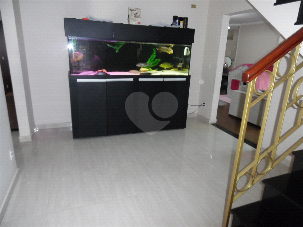 VENDE CASA DE 4 QUARTOS COM 2 SUÍTES, LAREIRA, 3 VAGAS DE GARAGEM NA VILA GUILHERME