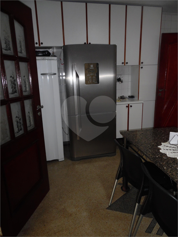 VENDE CASA DE 4 QUARTOS COM 2 SUÍTES, LAREIRA, 3 VAGAS DE GARAGEM NA VILA GUILHERME