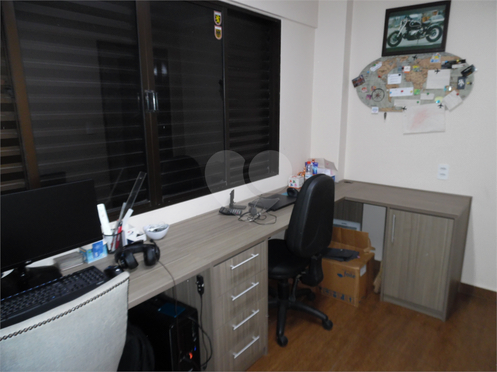 VENDE CASA DE 4 QUARTOS COM 2 SUÍTES, LAREIRA, 3 VAGAS DE GARAGEM NA VILA GUILHERME