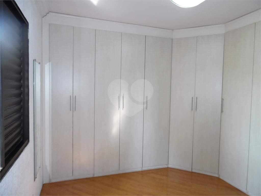 VENDE CASA DE 4 QUARTOS COM 2 SUÍTES, LAREIRA, 3 VAGAS DE GARAGEM NA VILA GUILHERME