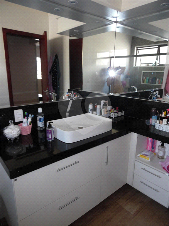VENDE CASA DE 4 QUARTOS COM 2 SUÍTES, LAREIRA, 3 VAGAS DE GARAGEM NA VILA GUILHERME