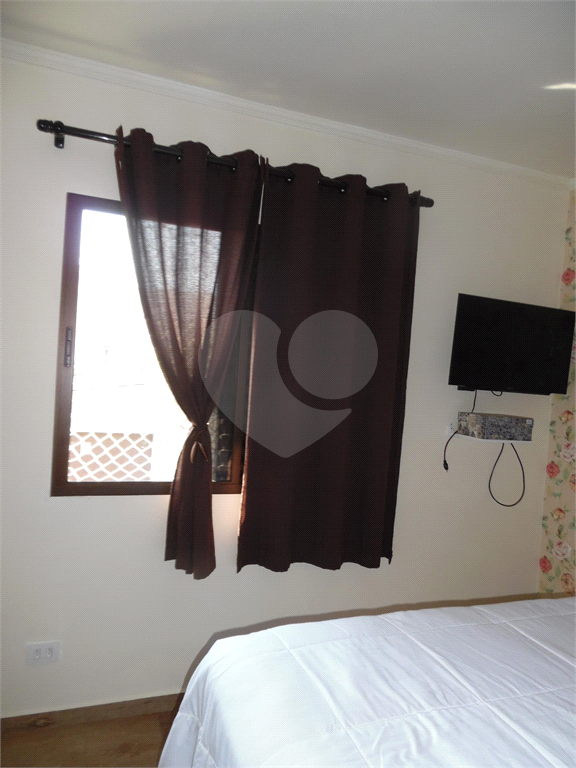VENDE CASA DE 4 QUARTOS COM 2 SUÍTES, LAREIRA, 3 VAGAS DE GARAGEM NA VILA GUILHERME