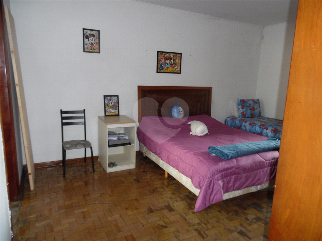 VENDE CASA DE 4 QUARTOS COM 2 SUÍTES, LAREIRA, 3 VAGAS DE GARAGEM NA VILA GUILHERME