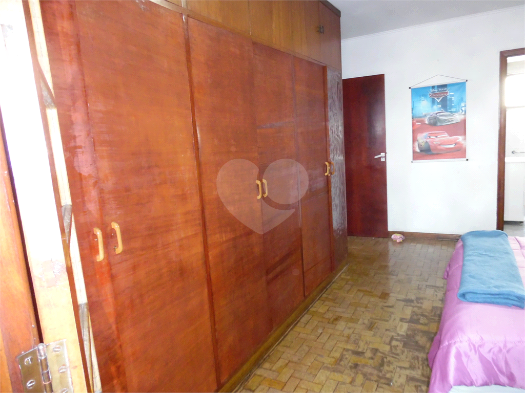 VENDE CASA DE 4 QUARTOS COM 2 SUÍTES, LAREIRA, 3 VAGAS DE GARAGEM NA VILA GUILHERME