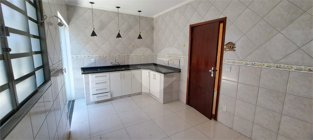 Casa à venda com 3 quartos, 137m² - Foto 2