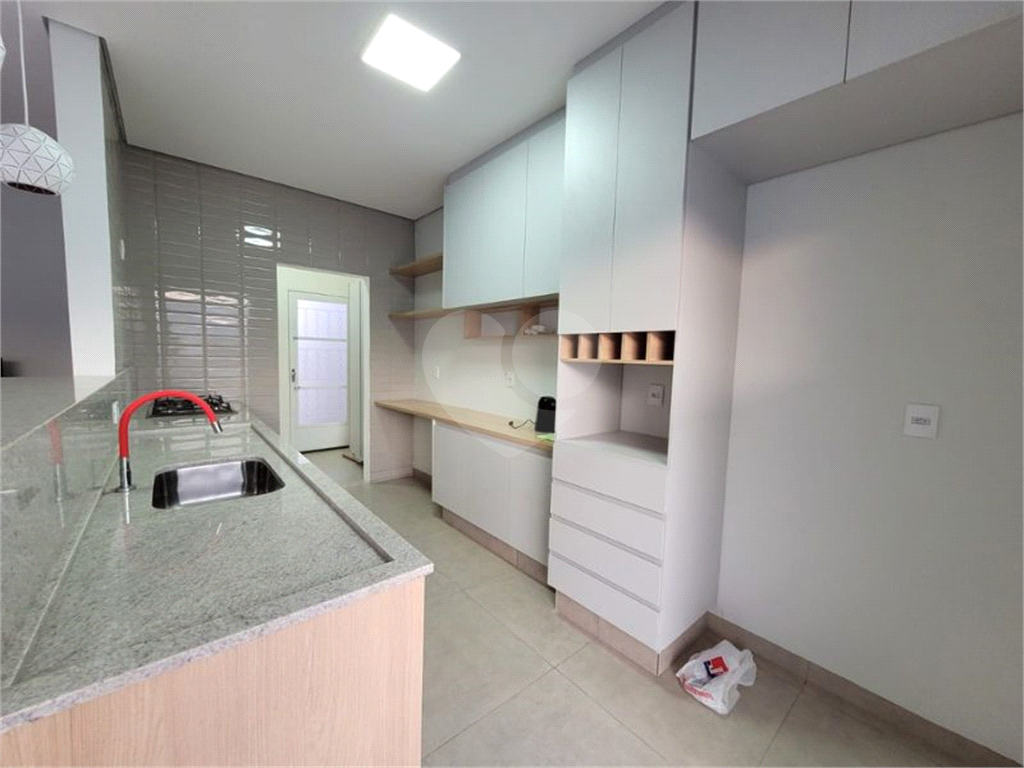 Casa à venda com 3 quartos, 108m² - Foto 1