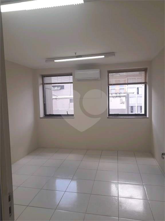 Escritório/Sala Comercial em Higienópolis.