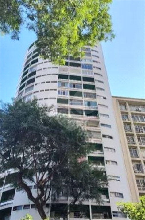 APARTAMENTO em CENTRO