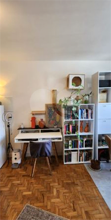 APARTAMENTO em CENTRO